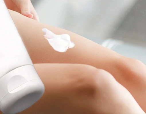 FitLine Cell Set Lotion auf den Beinen auftragen